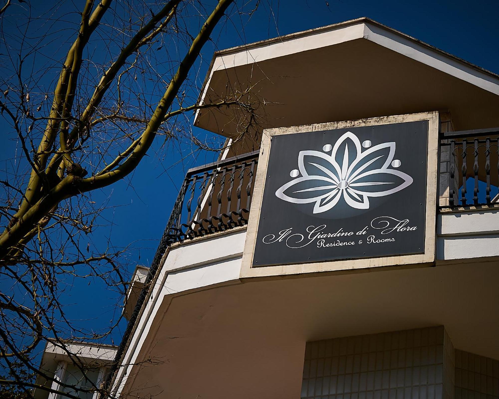 Il Giardino Di Flora Con Piscina Hotel Lecce Exterior foto